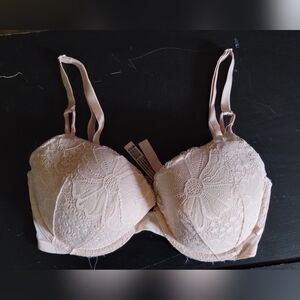 Lot of 2 Victoria Secret Bras 32DD